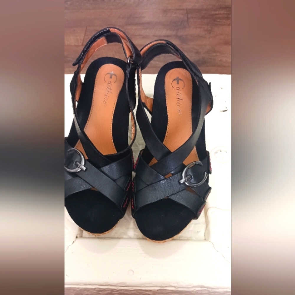 Earthies Black Leather Sandel